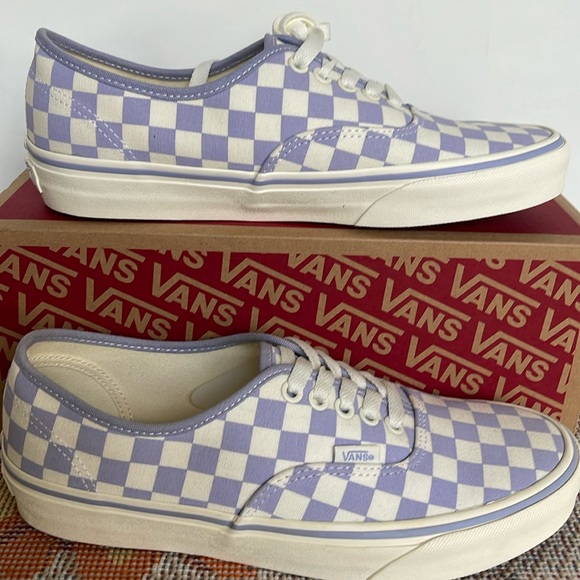 Vans Shoes - Vans WMNS Authentic
Checkerboard Lilac
VN000BW5LLC
Sneakers